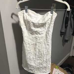 Elegant White Strapless Dress